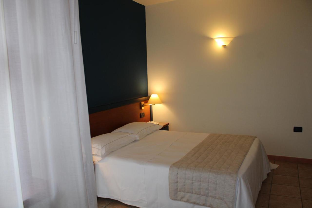 Domus Grand Hotel Rende Bagian luar foto