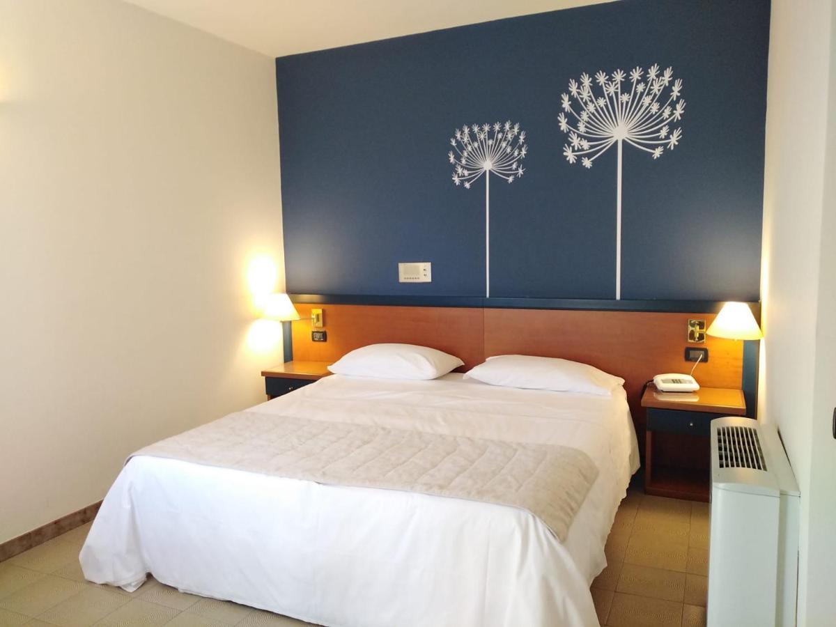 Domus Grand Hotel Rende Bagian luar foto