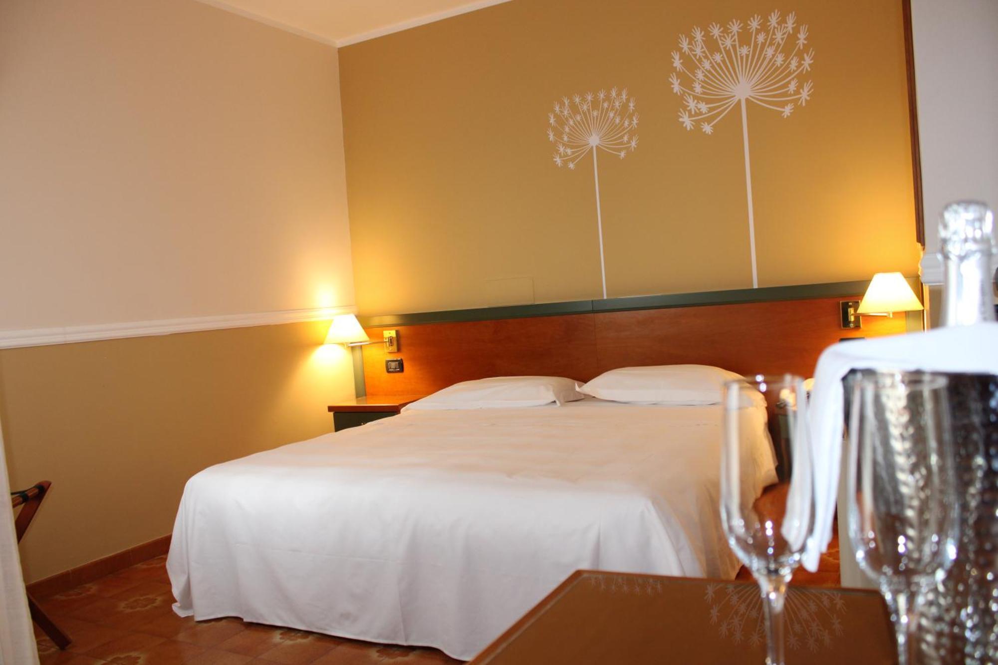 Domus Grand Hotel Rende Bagian luar foto